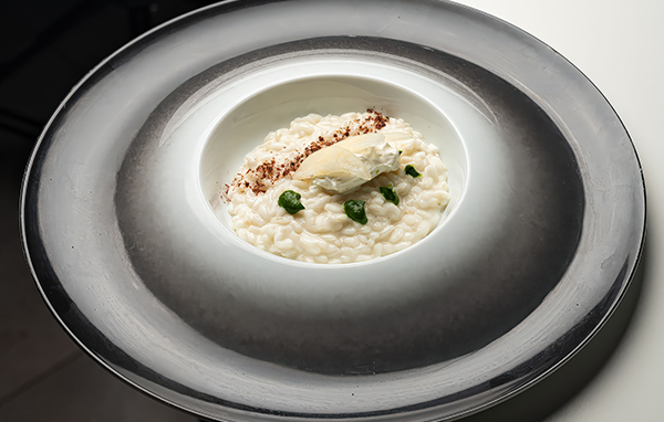 Risotto mantecato con mascarpone, pepe rosa e clorofilla di rucola